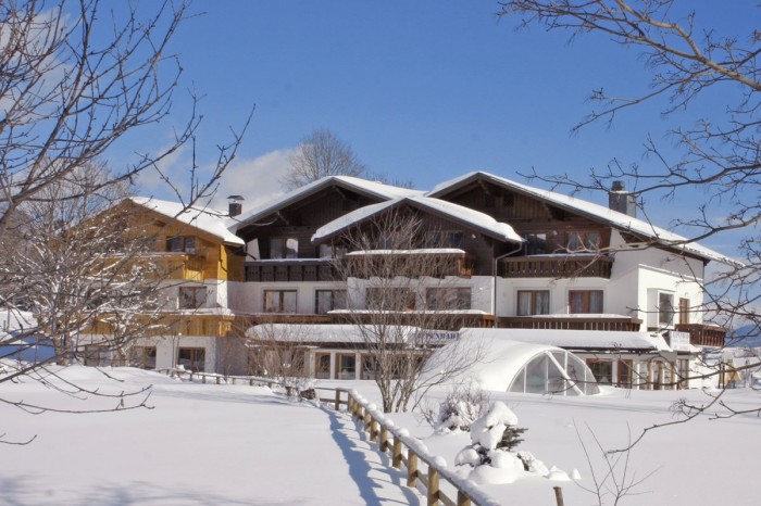 Hotel Pension Alpenbad im Winter